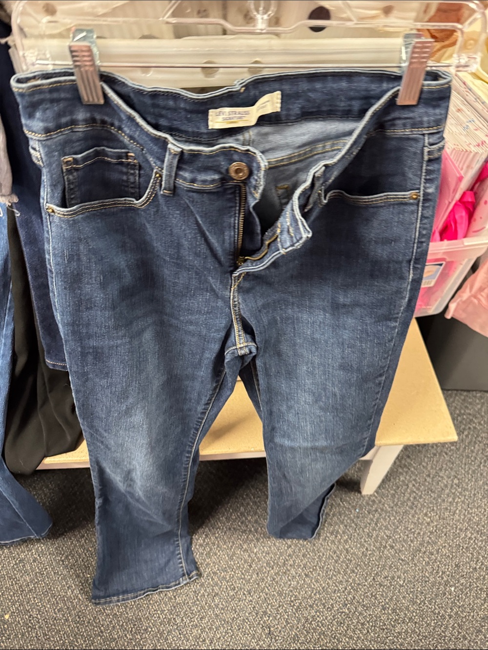 Signature Levi Strauss bootcut jeans size 8 // 080234